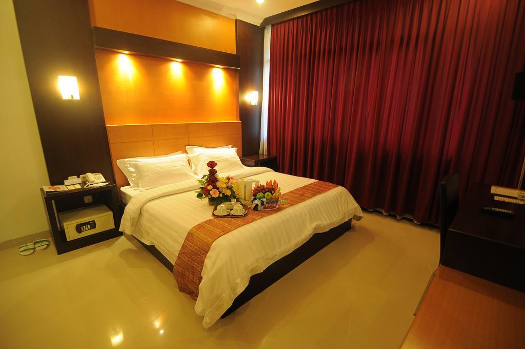 Hotel Swarna Dwipa Palembang Chambre photo