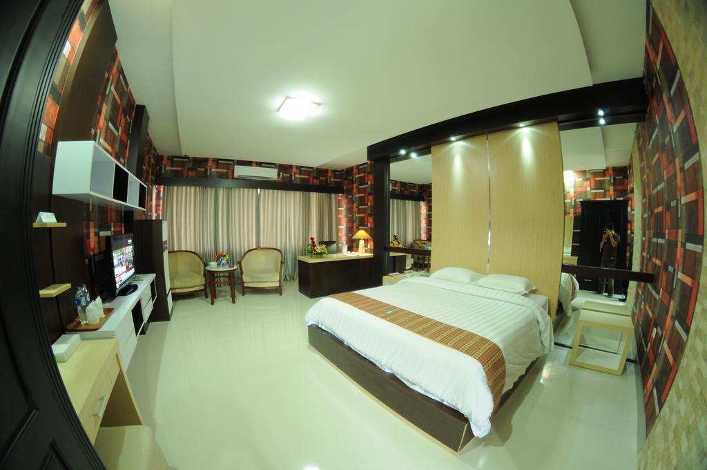 Hotel Swarna Dwipa Palembang Chambre photo