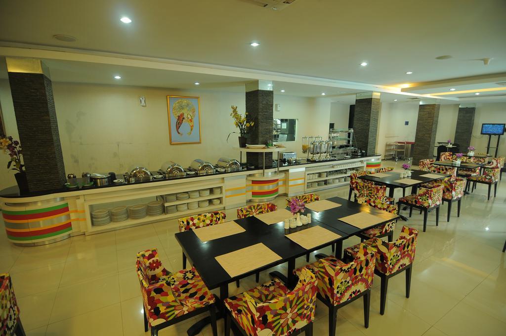 Hotel Swarna Dwipa Palembang Extérieur photo