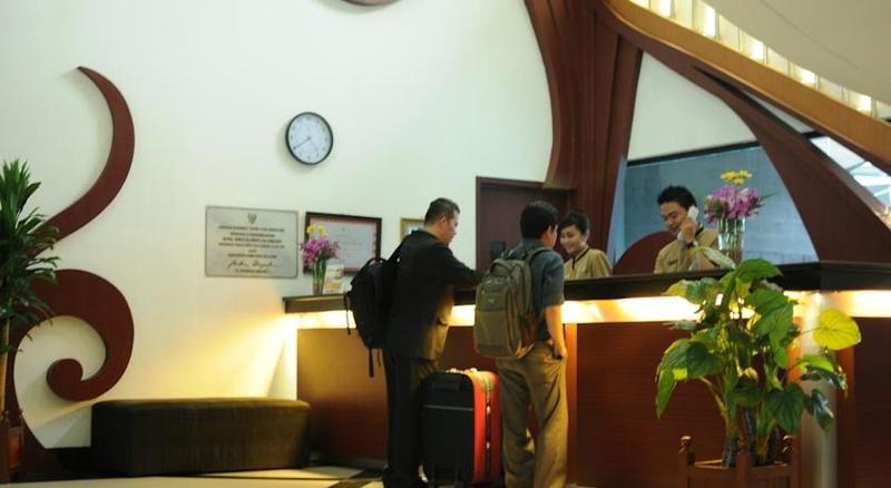 Hotel Swarna Dwipa Palembang Extérieur photo