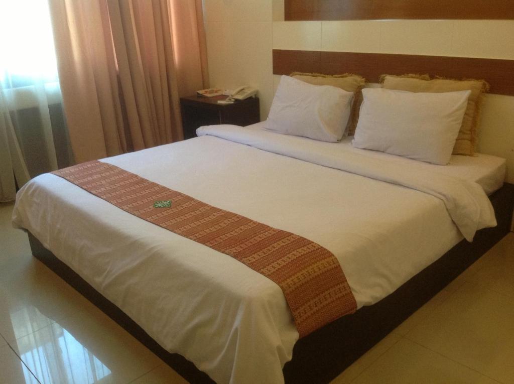 Hotel Swarna Dwipa Palembang Extérieur photo