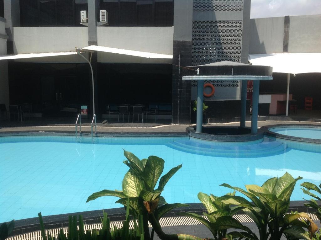 Hotel Swarna Dwipa Palembang Extérieur photo